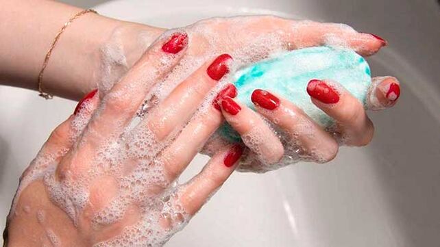 washing hands with soap to prevent infection by worms